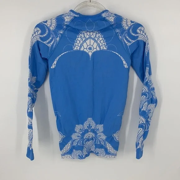 Athleta Women's Blue & White Print Seamless Long Sleeve Athletic Shirt Small - Picture 8 of 8